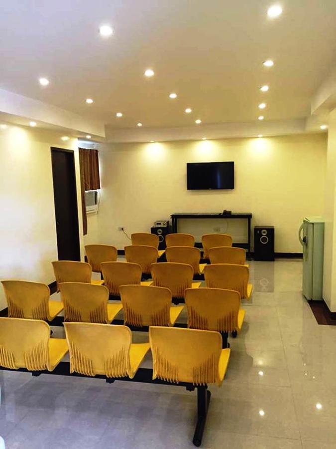 Rainbowland Hotel Olongapo Buitenkant foto