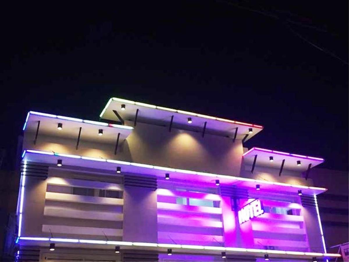 Rainbowland Hotel Olongapo Buitenkant foto