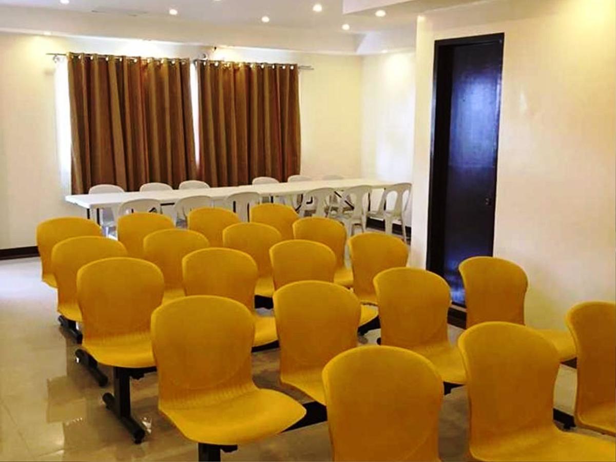 Rainbowland Hotel Olongapo Buitenkant foto