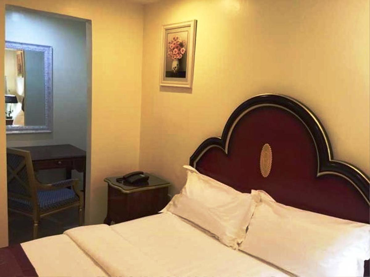 Rainbowland Hotel Olongapo Buitenkant foto