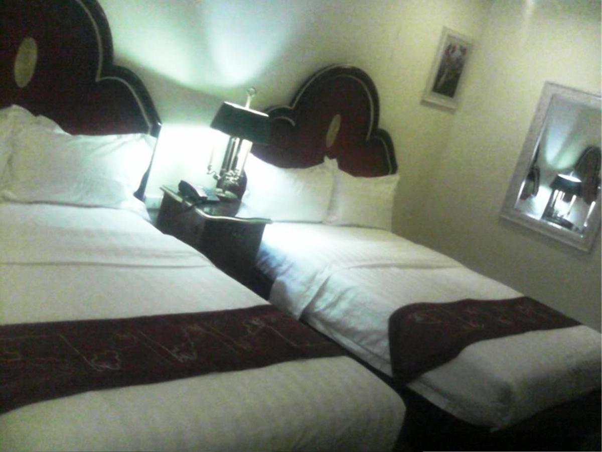 Rainbowland Hotel Olongapo Buitenkant foto